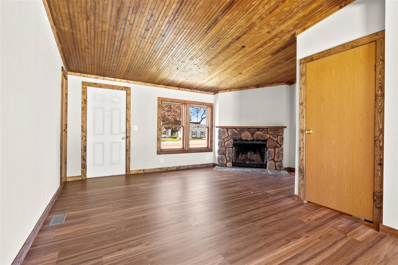 529 Riverside Drive Property Photo 6