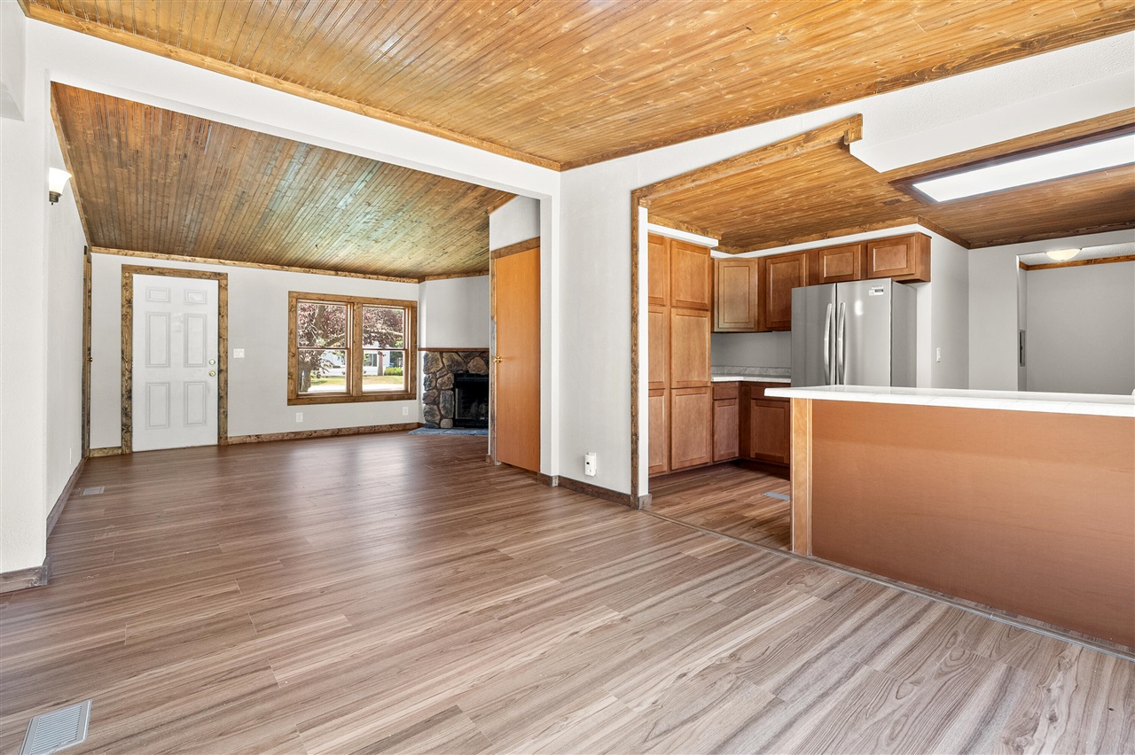 529 Riverside Drive Property Photo 8