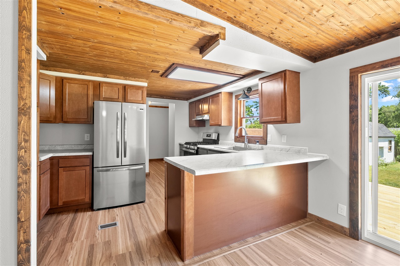529 Riverside Drive Property Photo 10