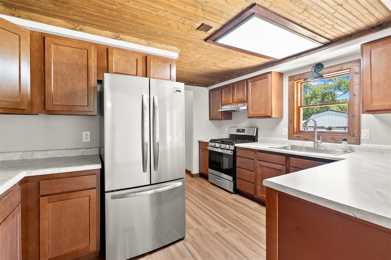 529 Riverside Drive Property Photo 11