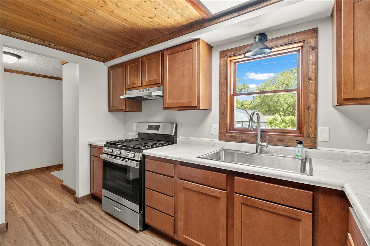 529 Riverside Drive Property Photo 12