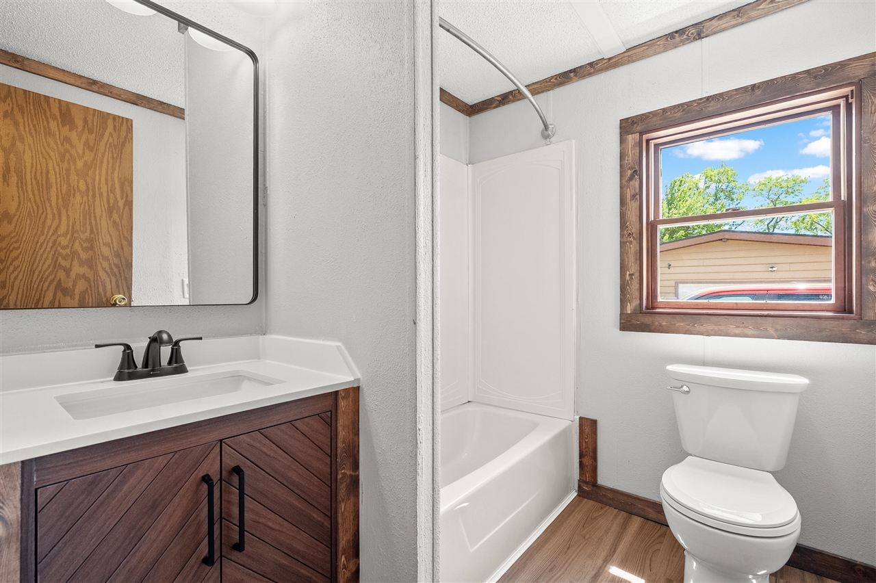 529 Riverside Drive Property Photo 16