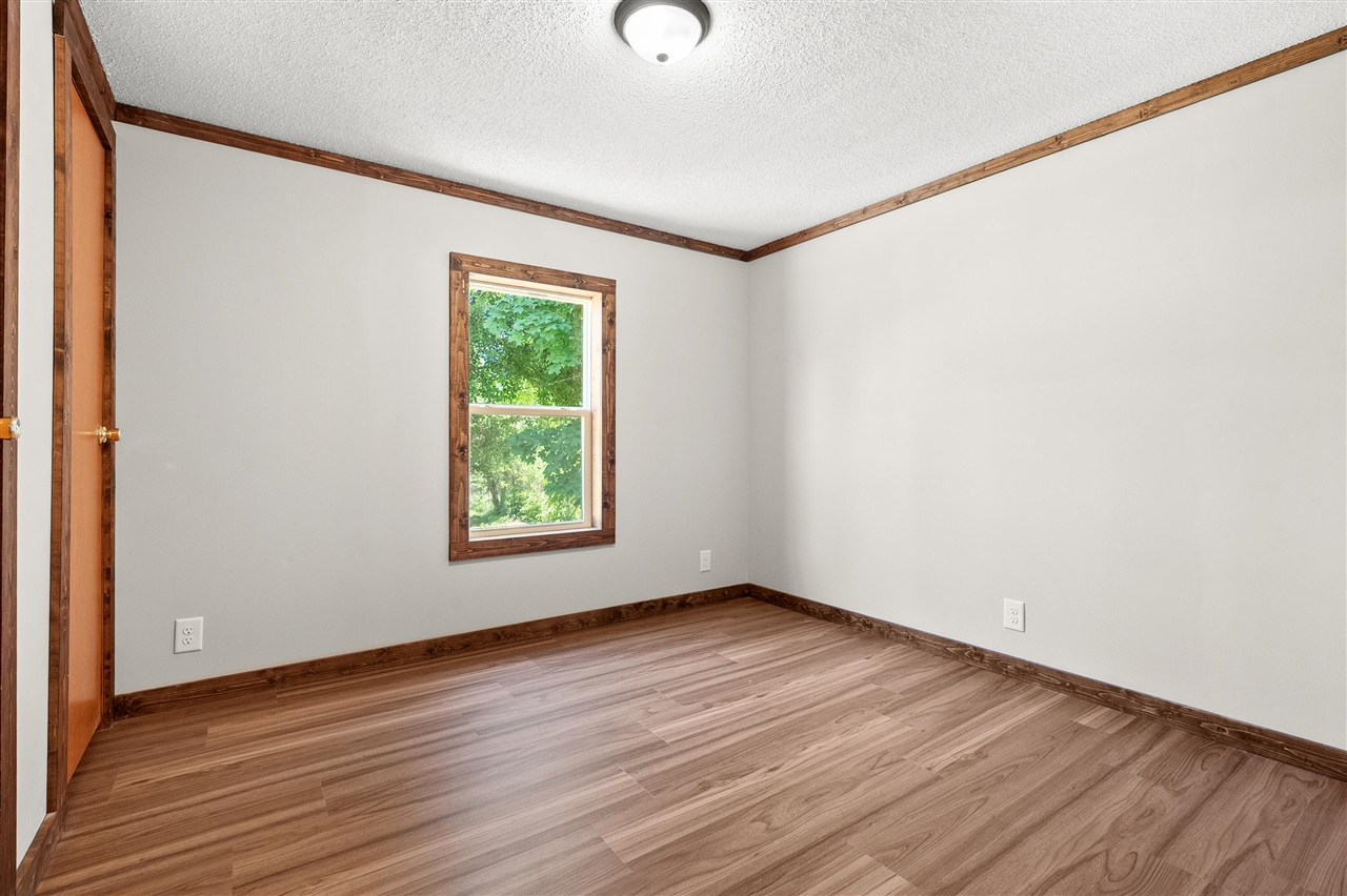 529 Riverside Drive Property Photo 19