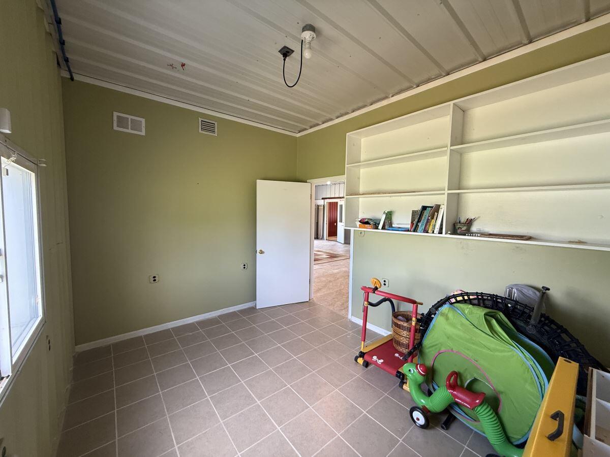 65994 M 43 Property Photo 11