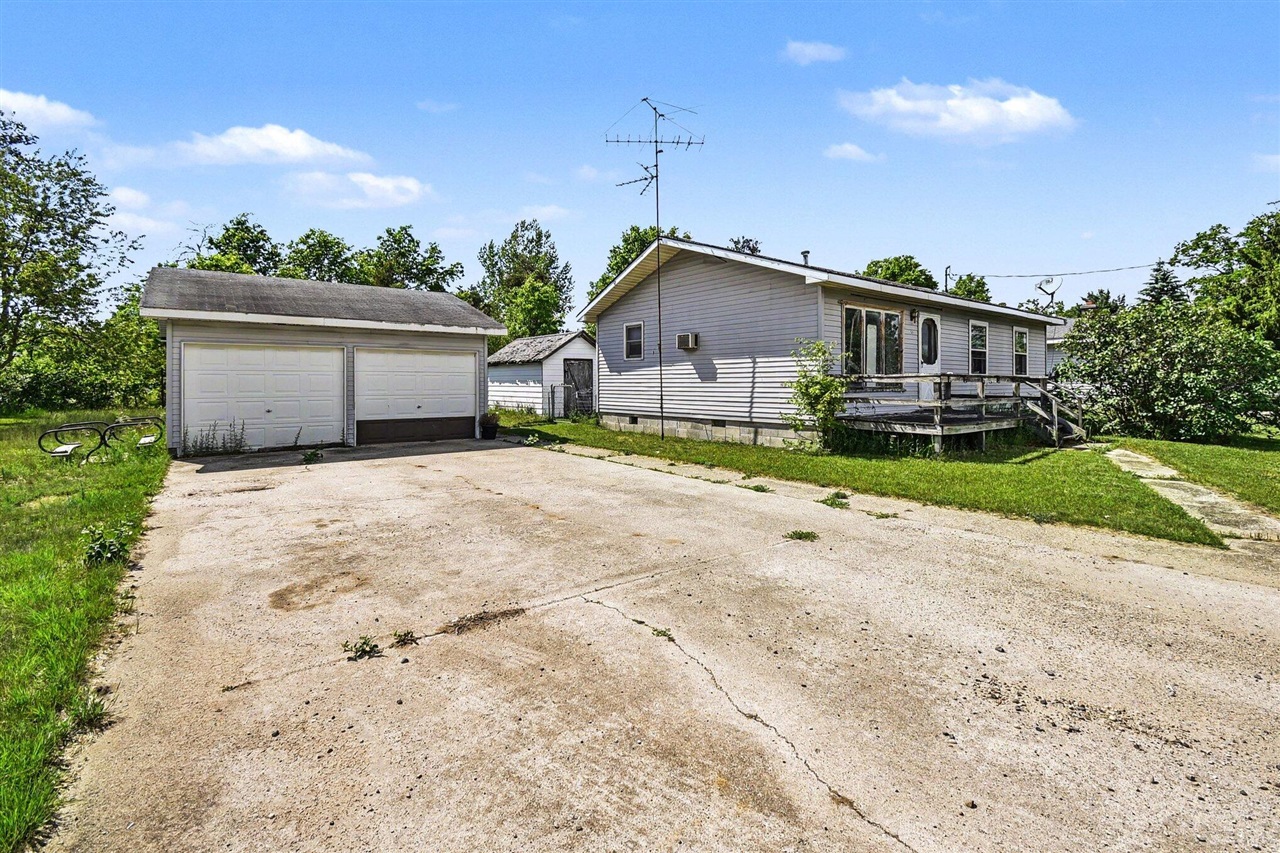 561 Pembroke Drive Property Photo 2