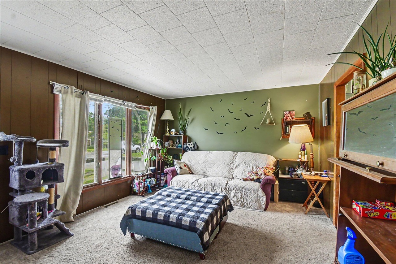 561 Pembroke Drive Property Photo 3