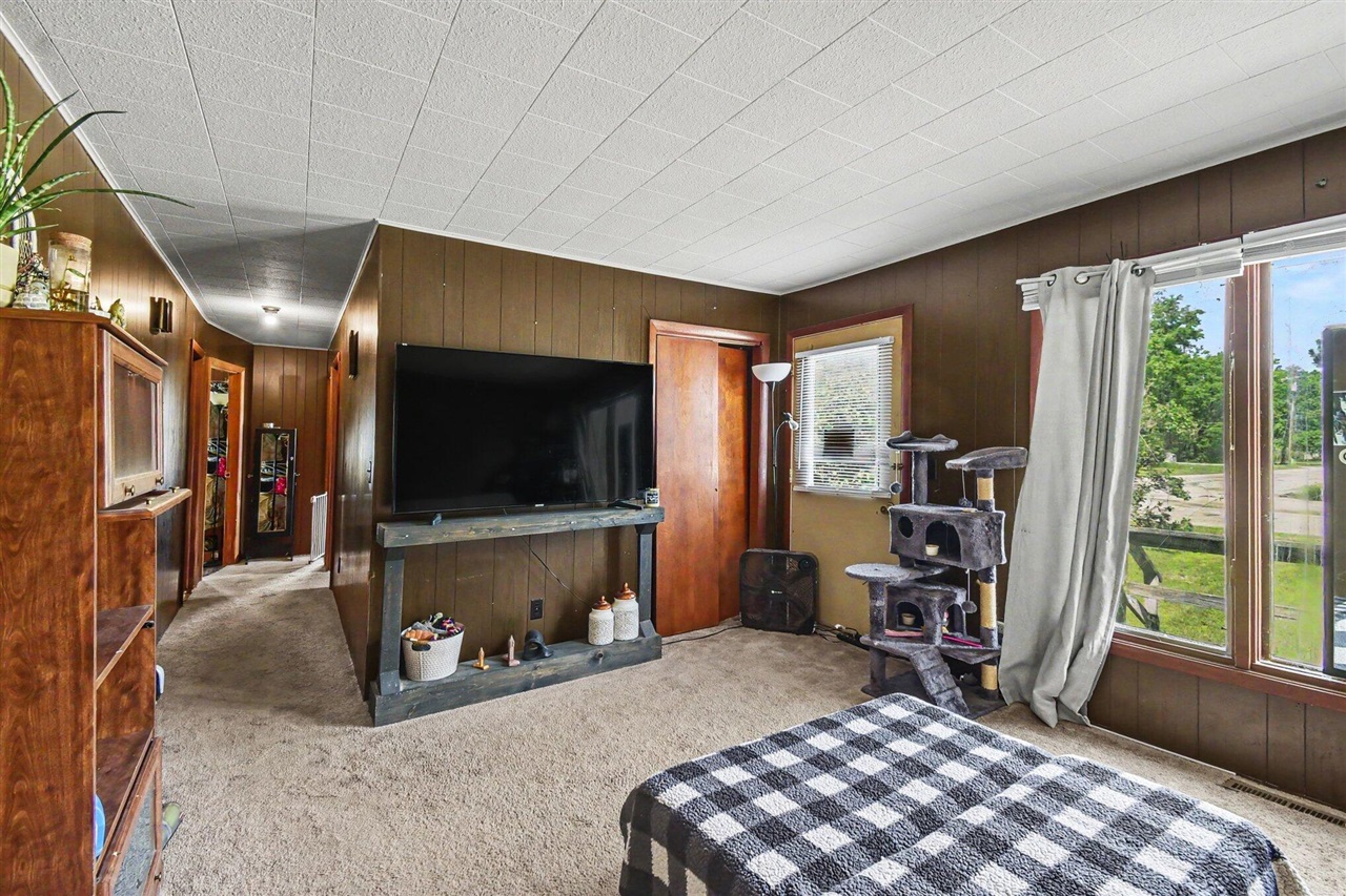 561 Pembroke Drive Property Photo 5