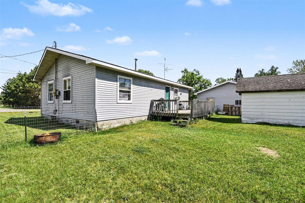 561 Pembroke Drive Property Photo 14