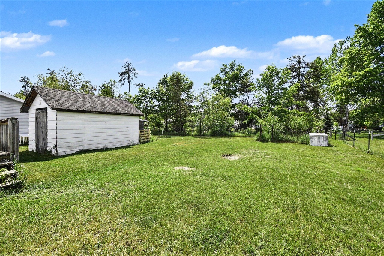 561 Pembroke Drive Property Photo 15