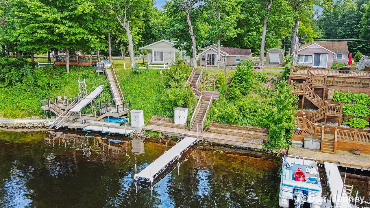 5539 Front Street Property Photo 2