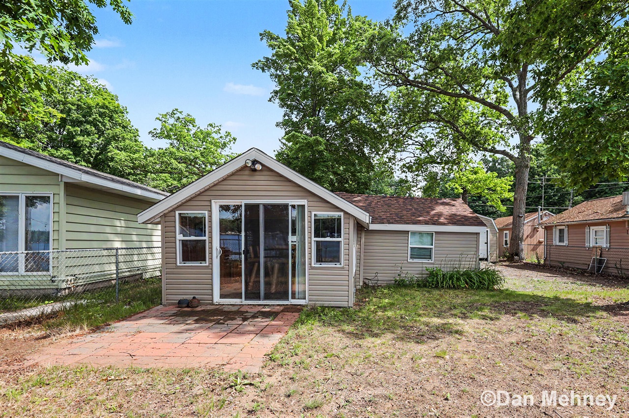 5539 Front Street Property Photo 4