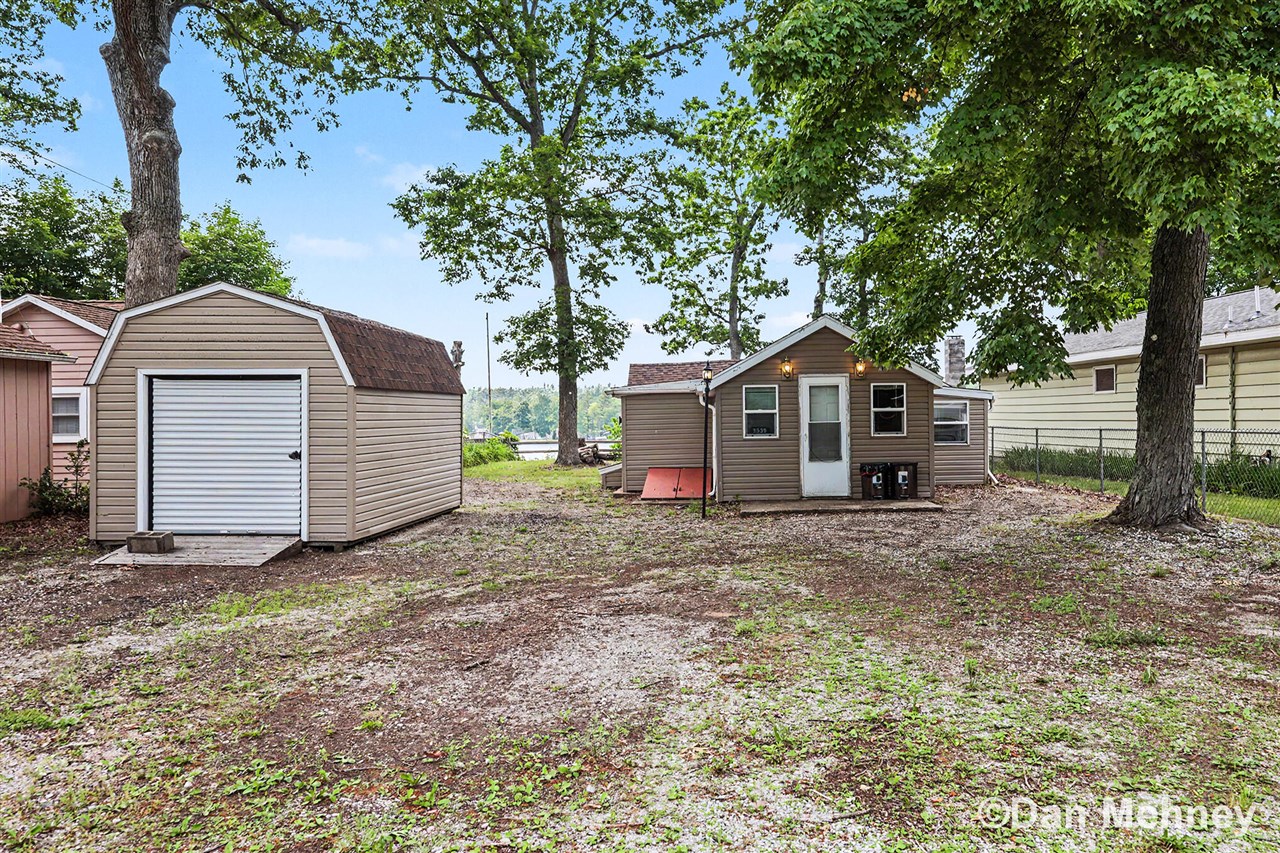 5539 Front Street Property Photo 5