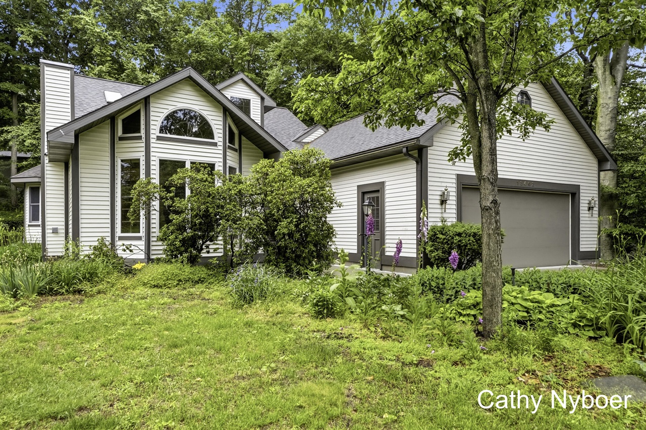 13462 Lakeshore Avenue Property Photo 1