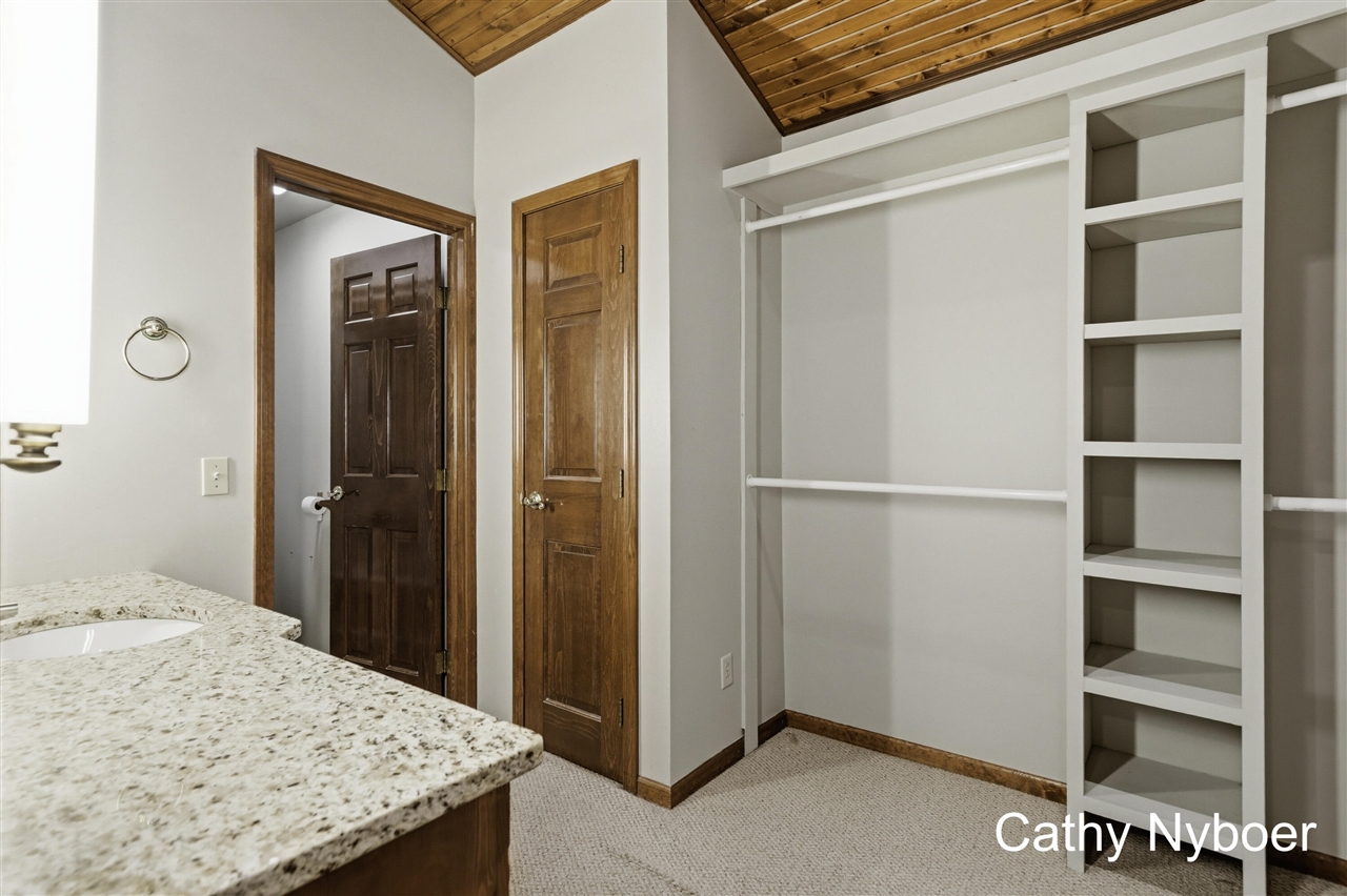 13462 Lakeshore Avenue Property Photo 21
