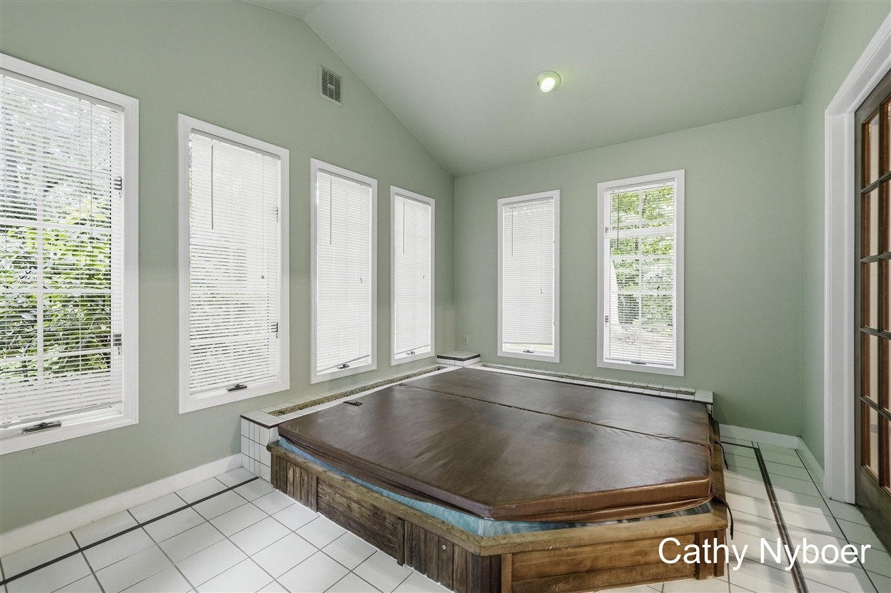 13462 Lakeshore Avenue Property Photo 22