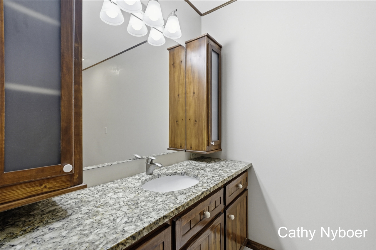 13462 Lakeshore Avenue Property Photo 26