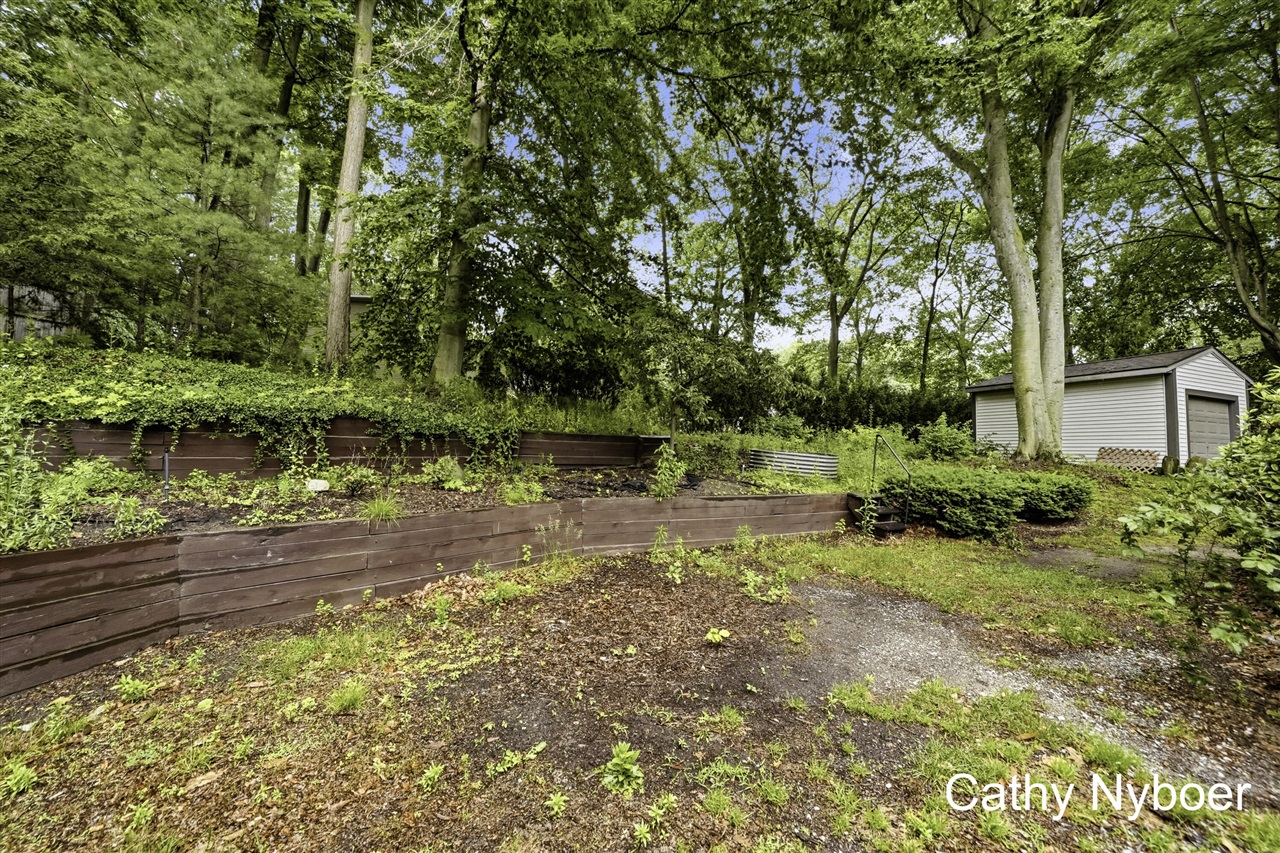 13462 Lakeshore Avenue Property Photo 40