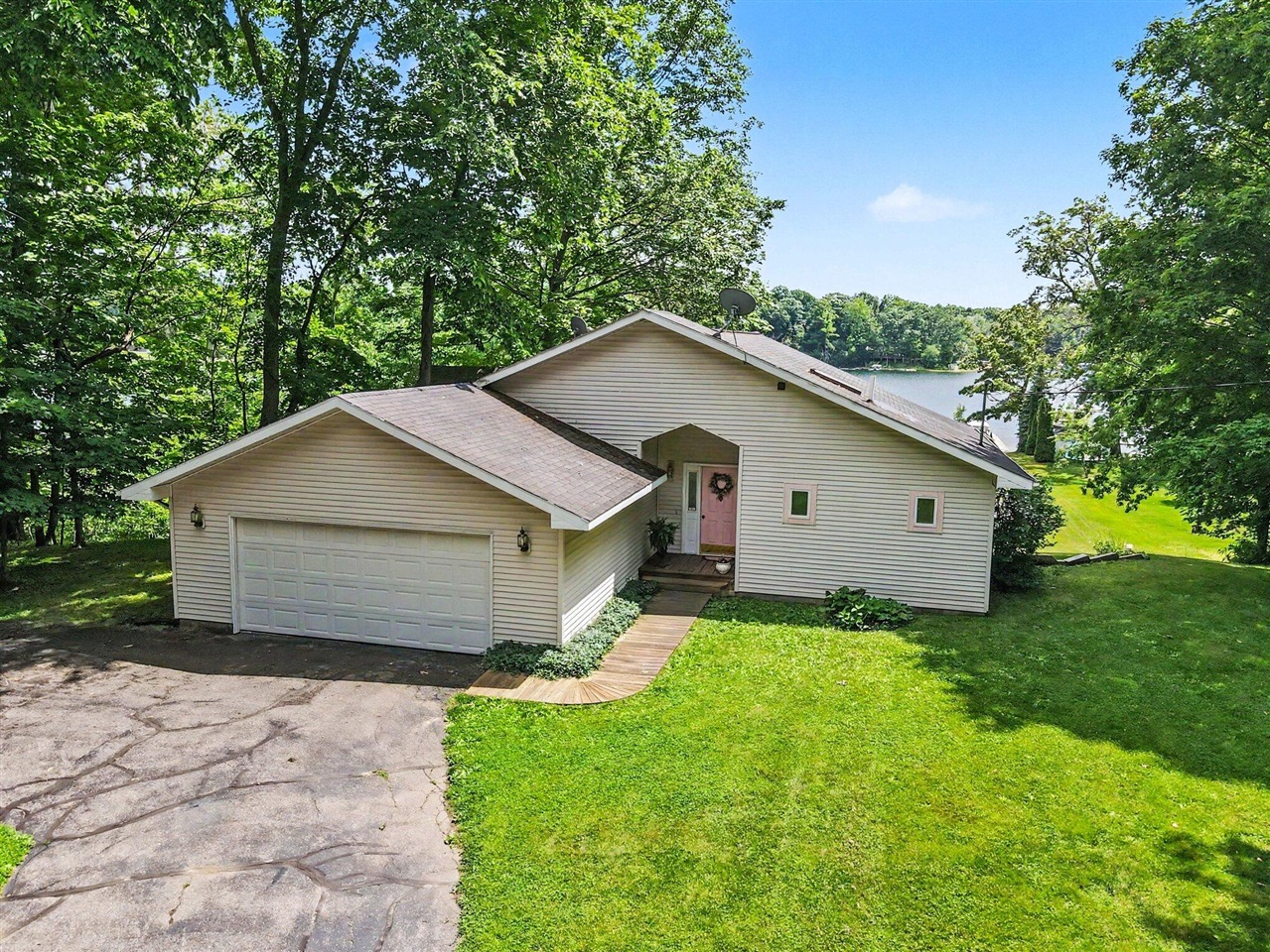 47135 Lakeview Drive Property Photo 1