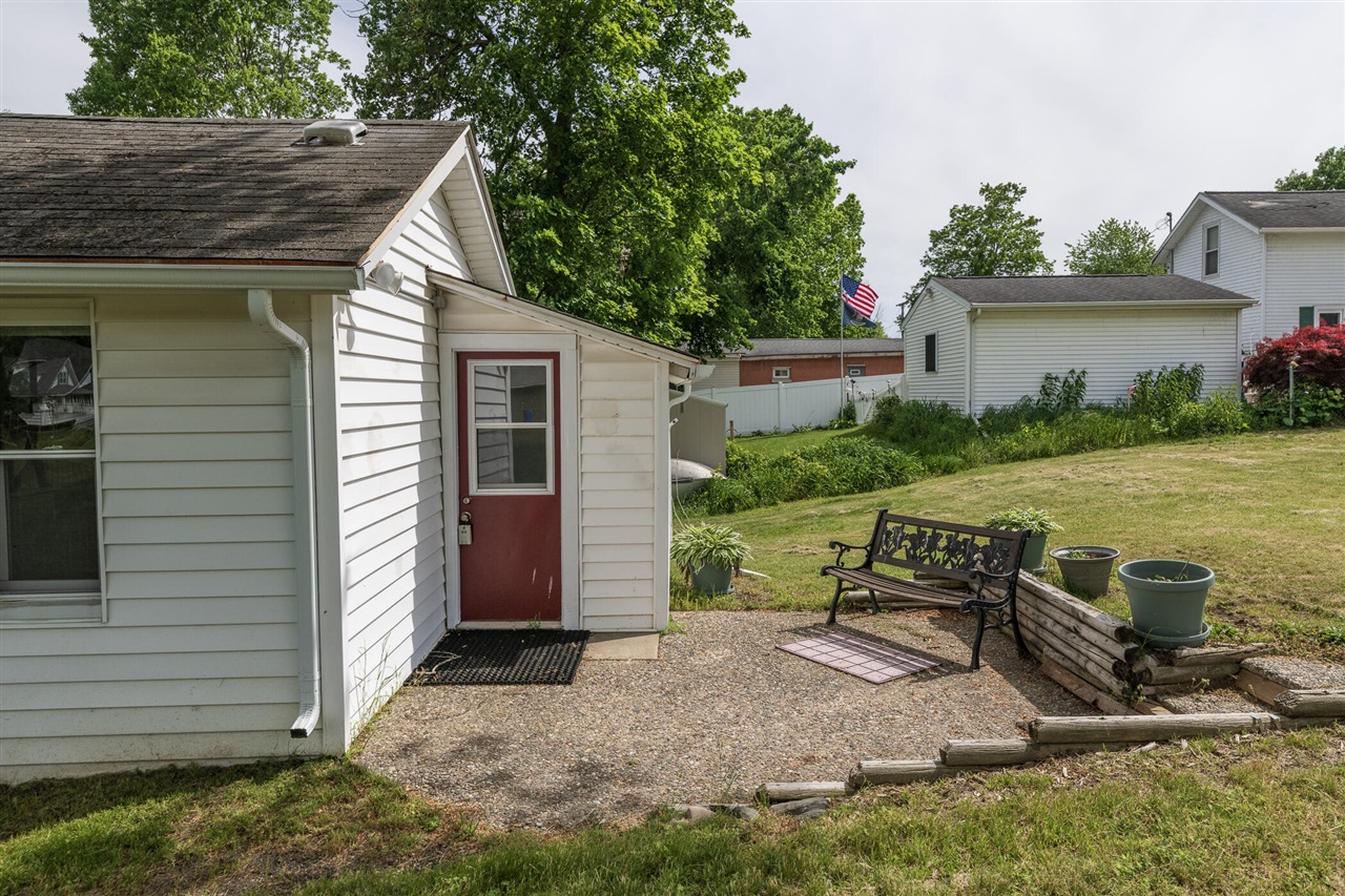 810 S Constantine Street Property Photo 7