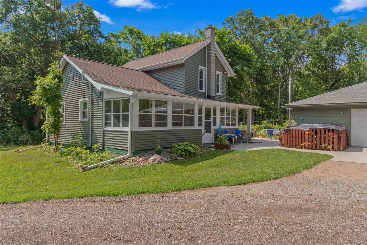 9837 Easton Road Property Photo 1