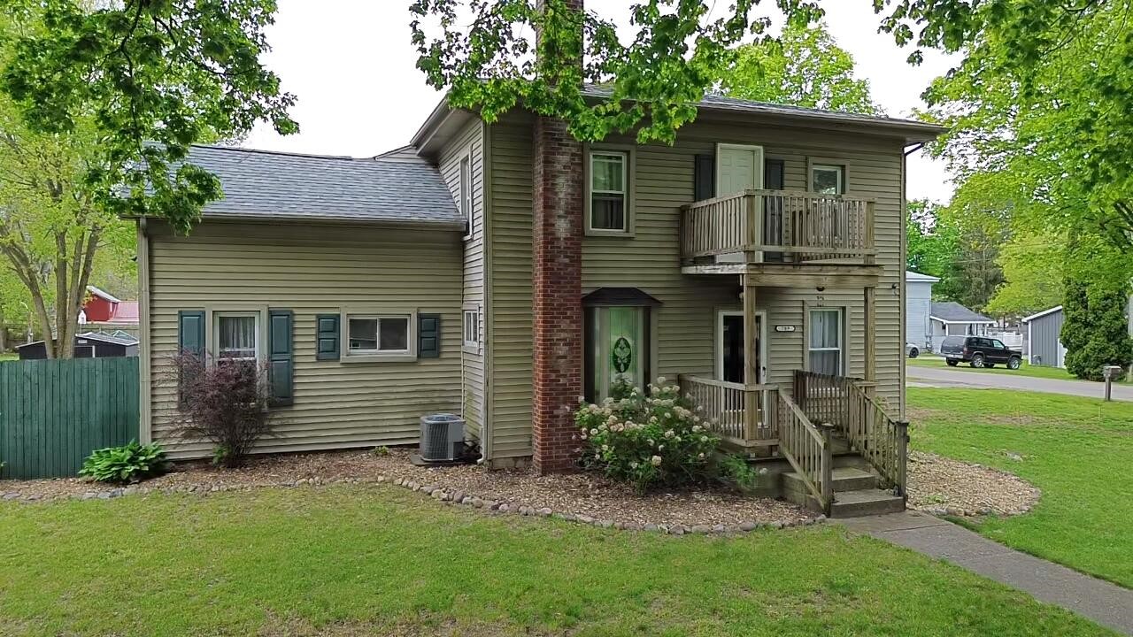 709 E Isham Street Property Photo 3