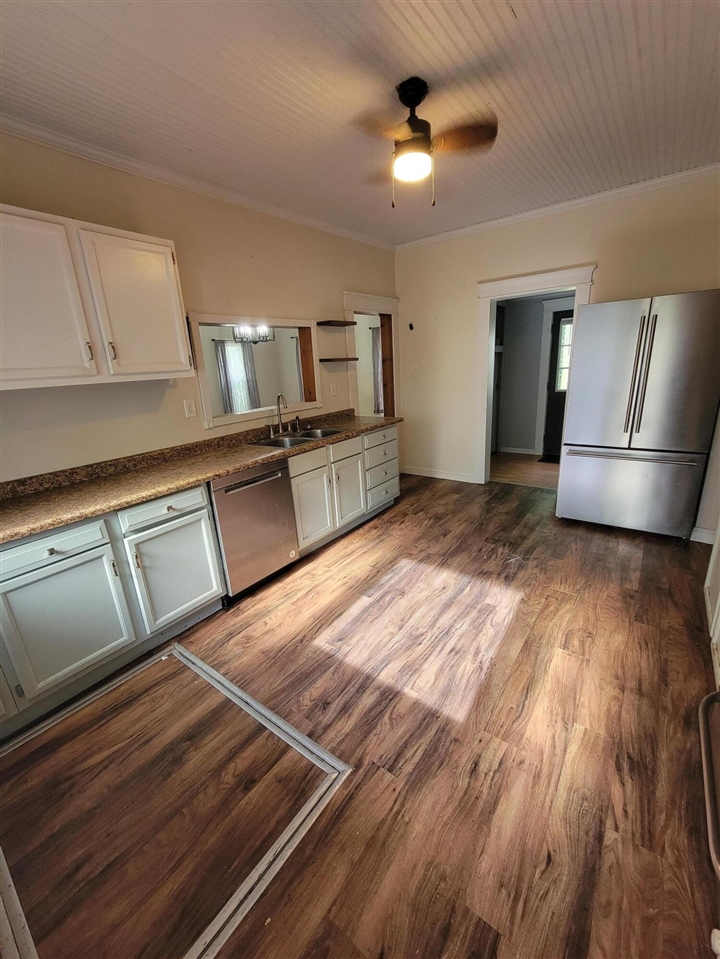 709 E Isham Street Property Photo 11