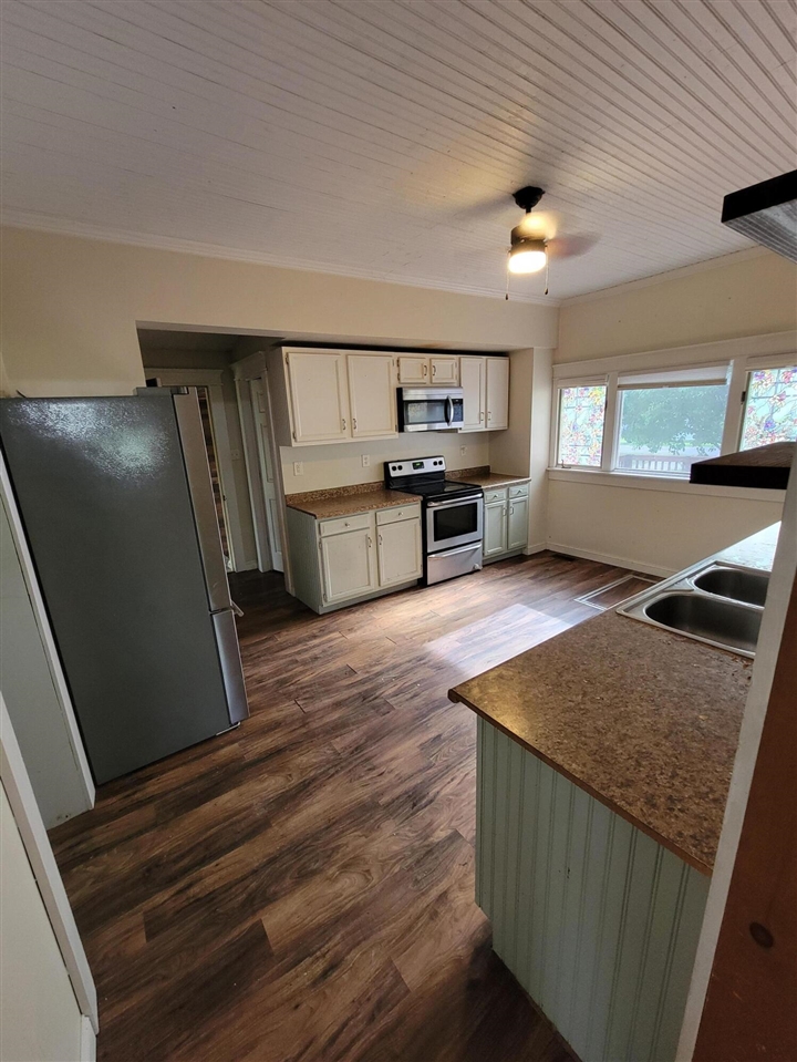 709 E Isham Street Property Photo 12