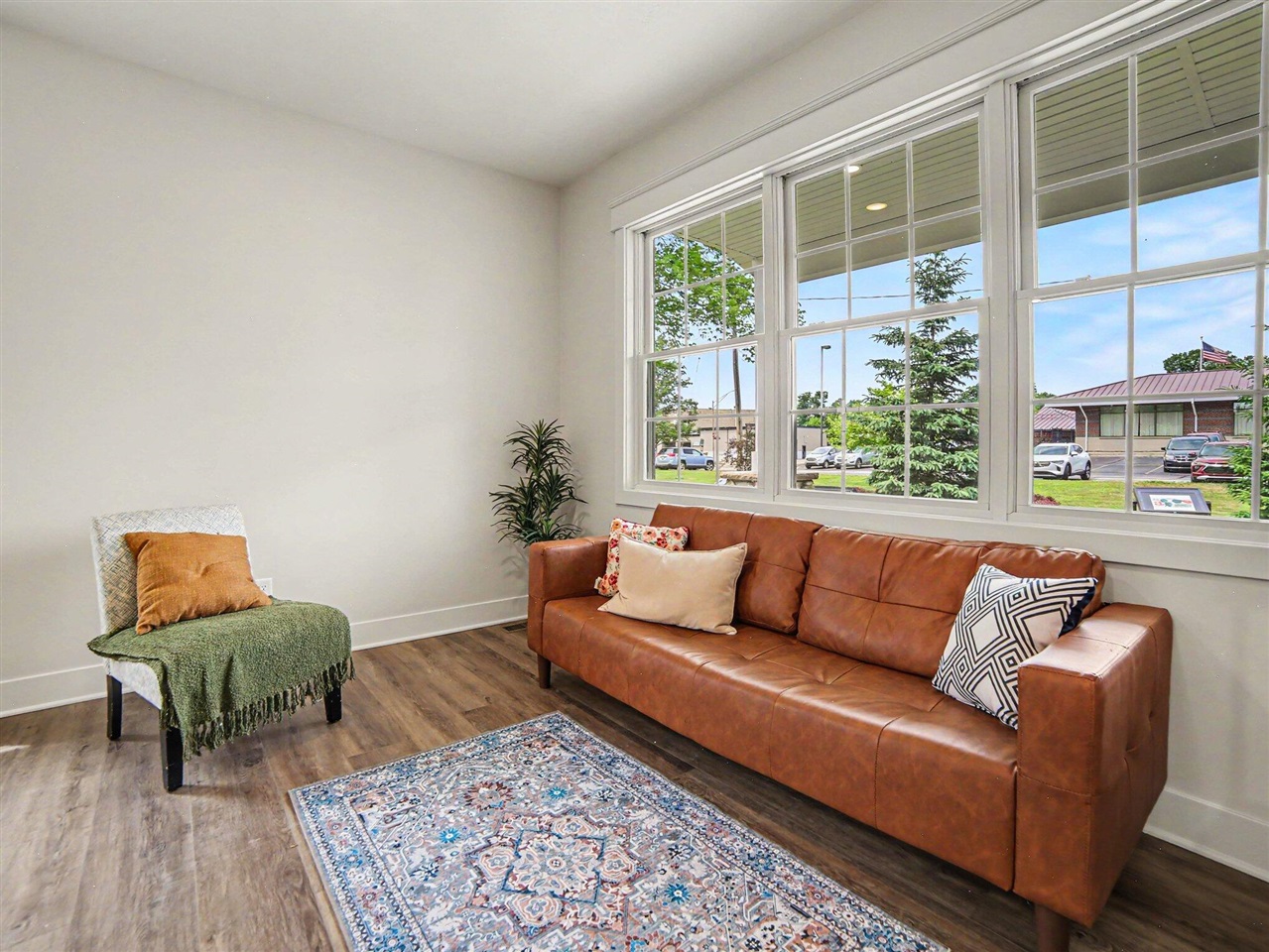 112 E Sheridan Street Property Photo 4