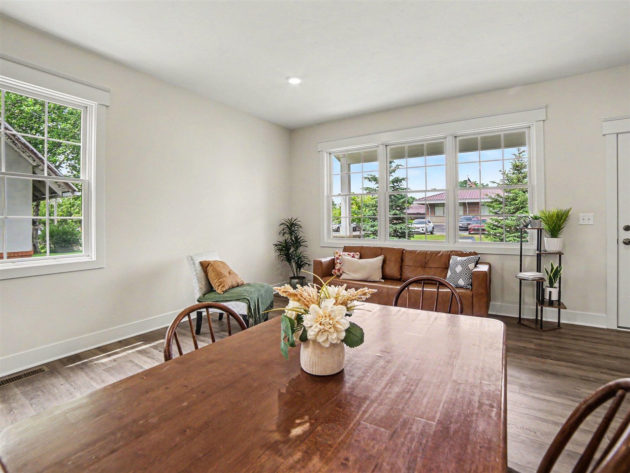112 E Sheridan Street Property Photo 5