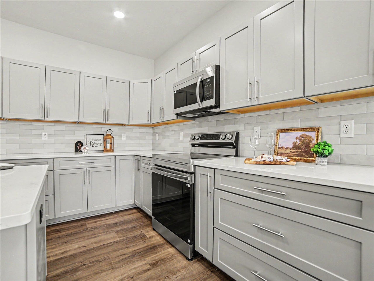 112 E Sheridan Street Property Photo 8