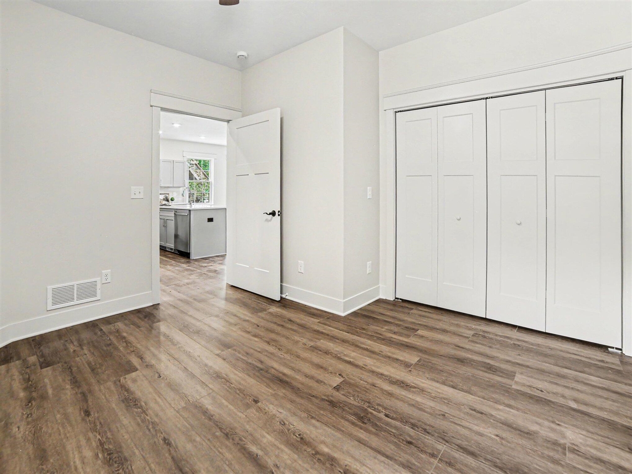 112 E Sheridan Street Property Photo 10
