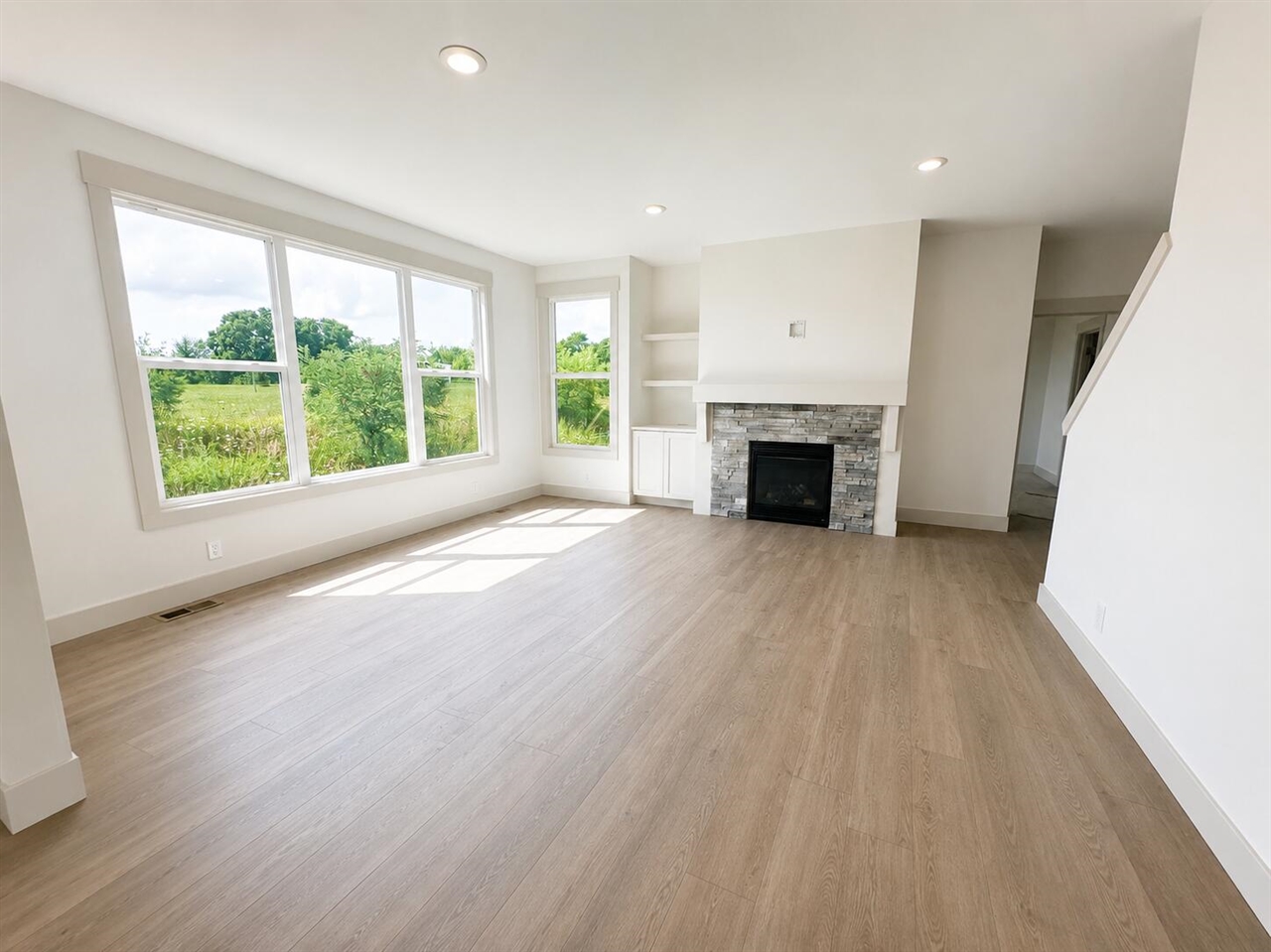 8305 Eagle Peak Drive Property Photo 5
