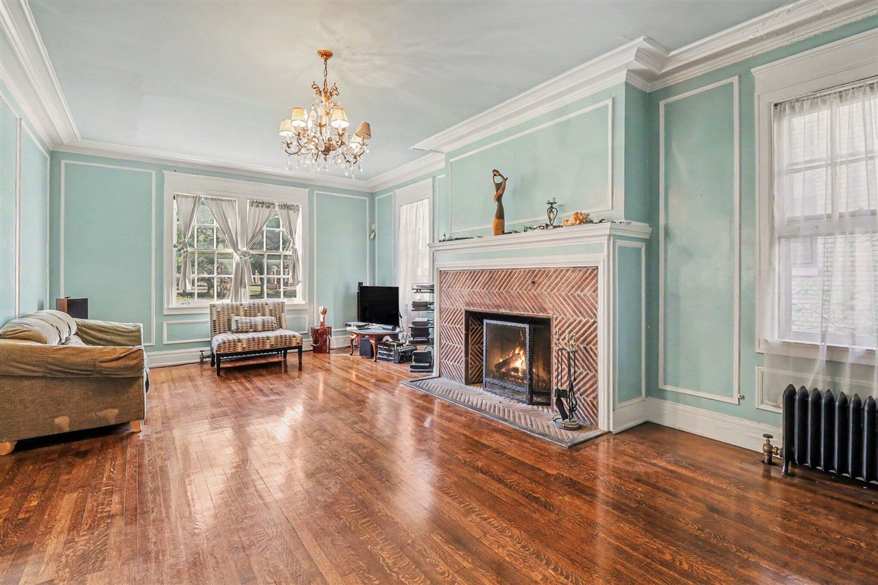 1168 W Boston Boulevard Property Photo 4