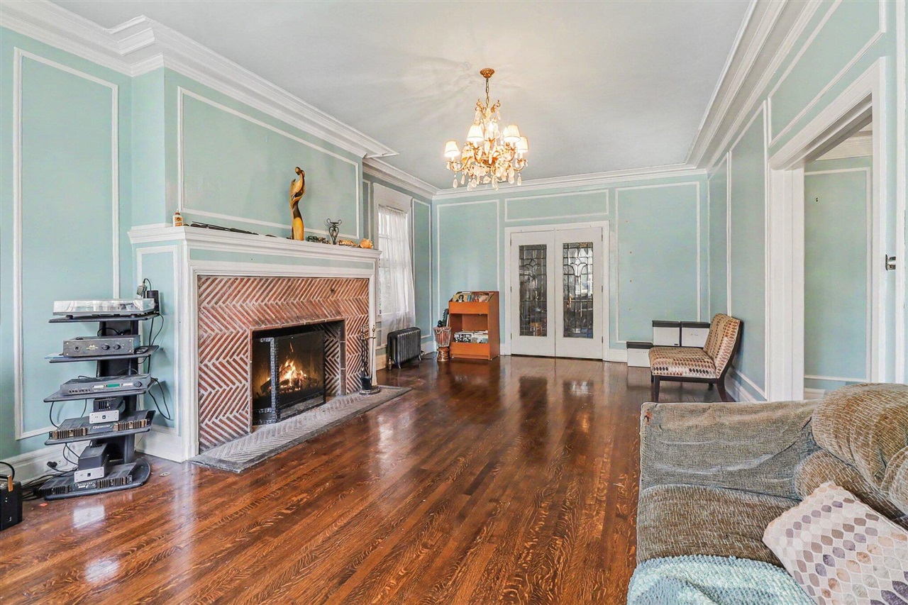 1168 W Boston Boulevard Property Photo 5