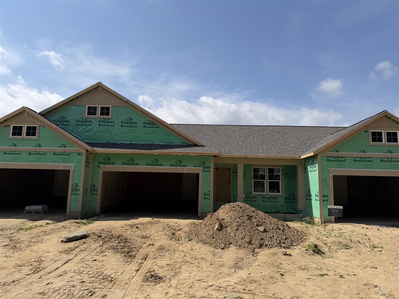 1595 N Village Circle Property Photo 2