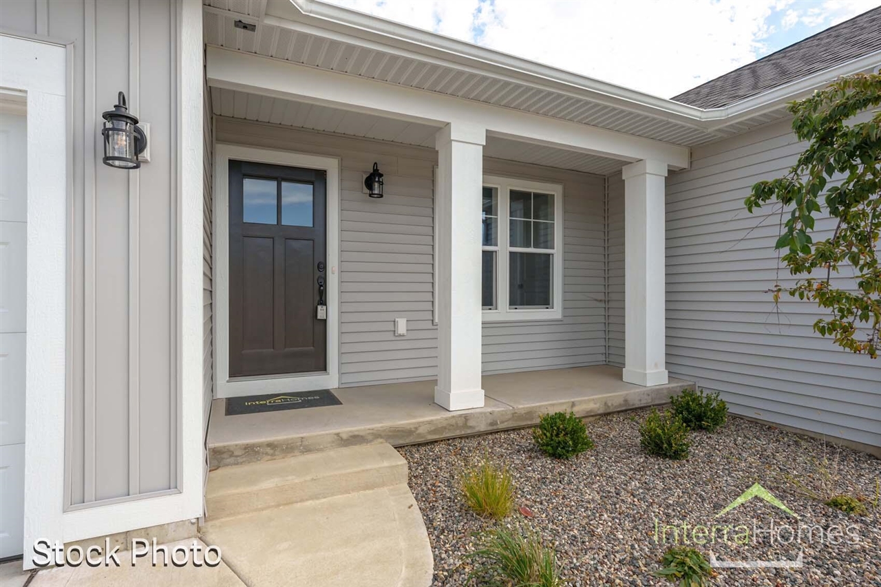 1595 N Village Circle Property Photo 3