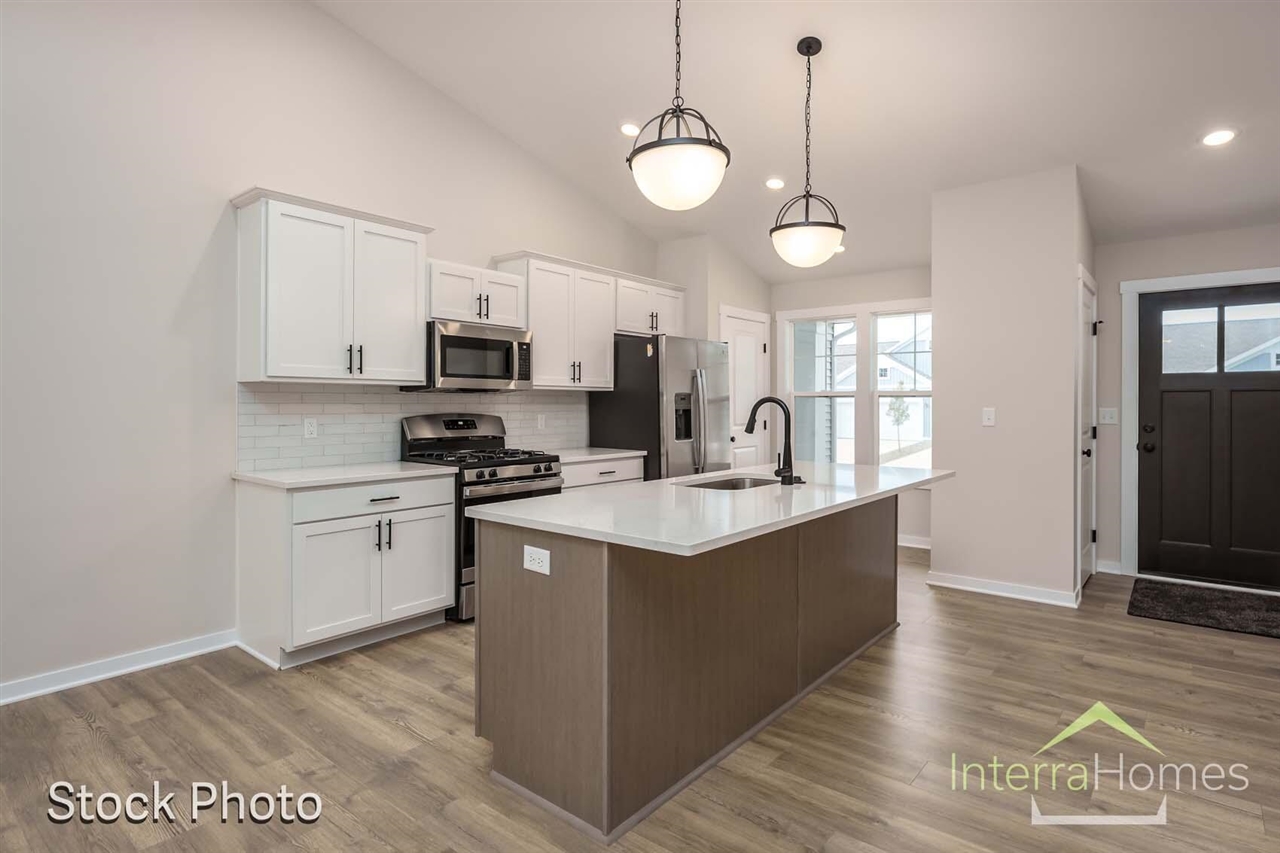 1595 N Village Circle Property Photo 6