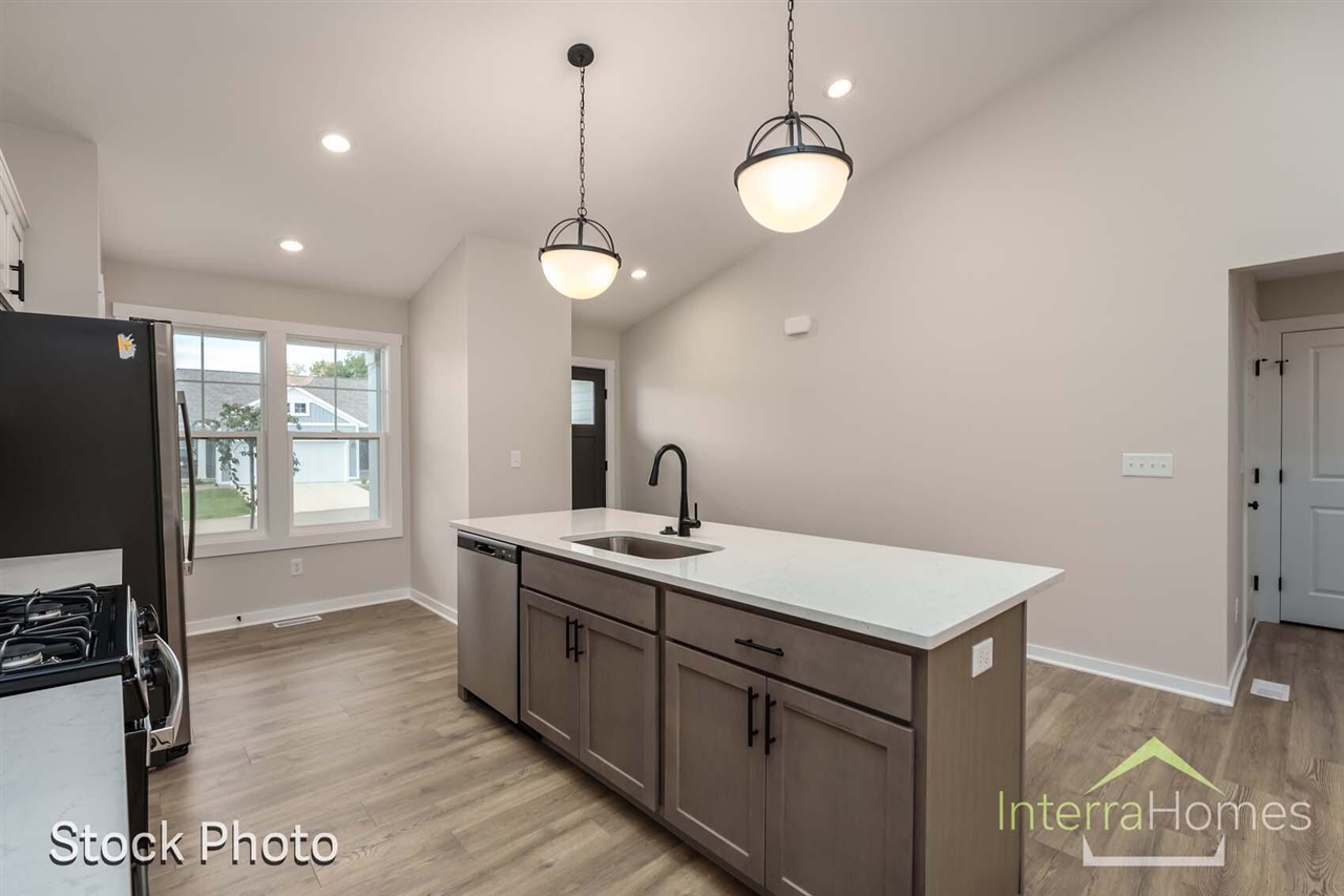 1595 N Village Circle Property Photo 8