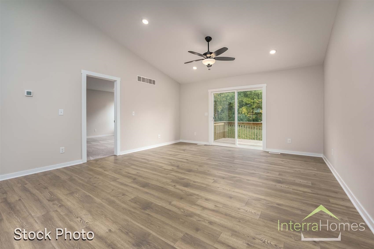 1595 N Village Circle Property Photo 10