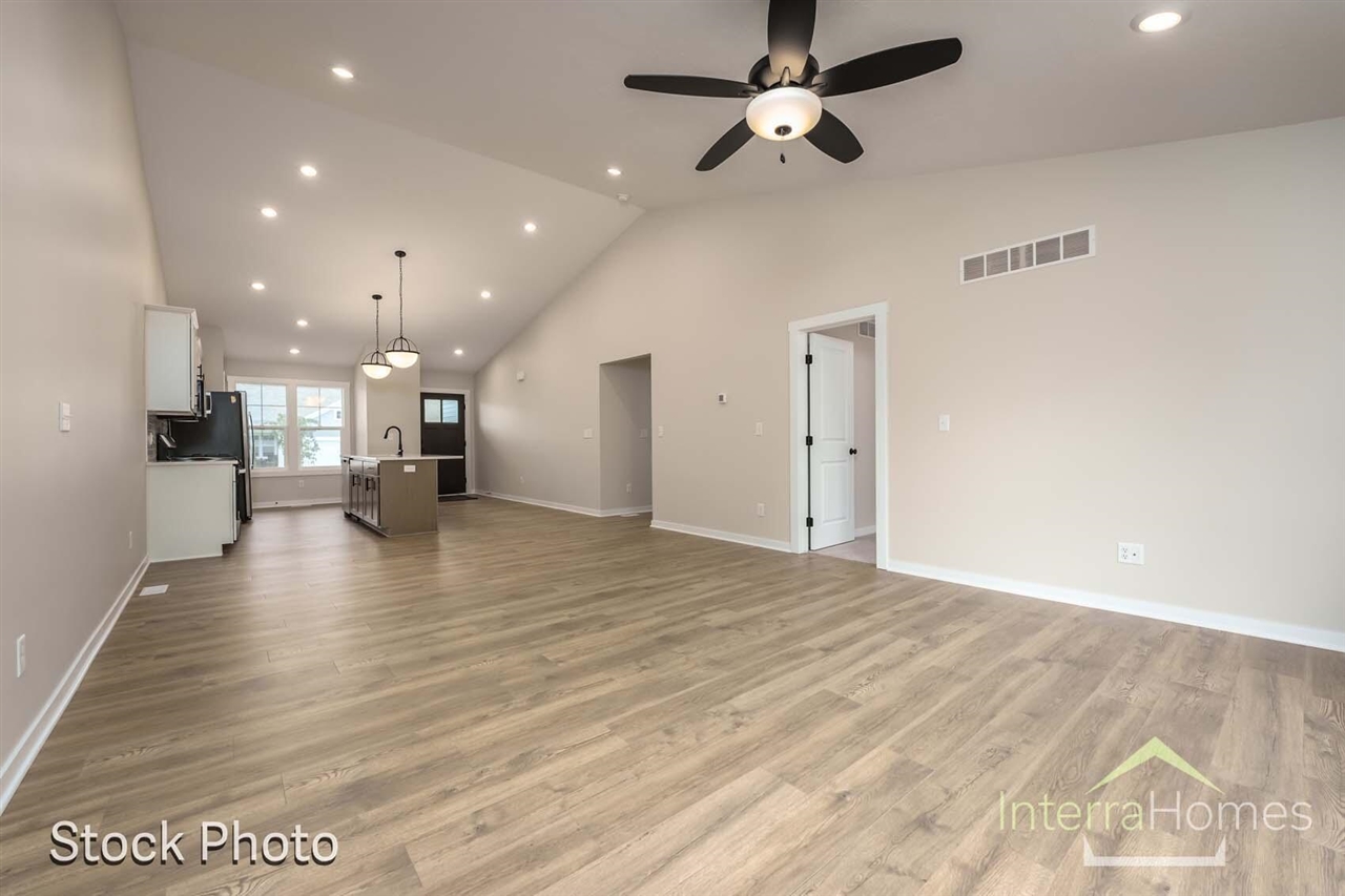 1595 N Village Circle Property Photo 11