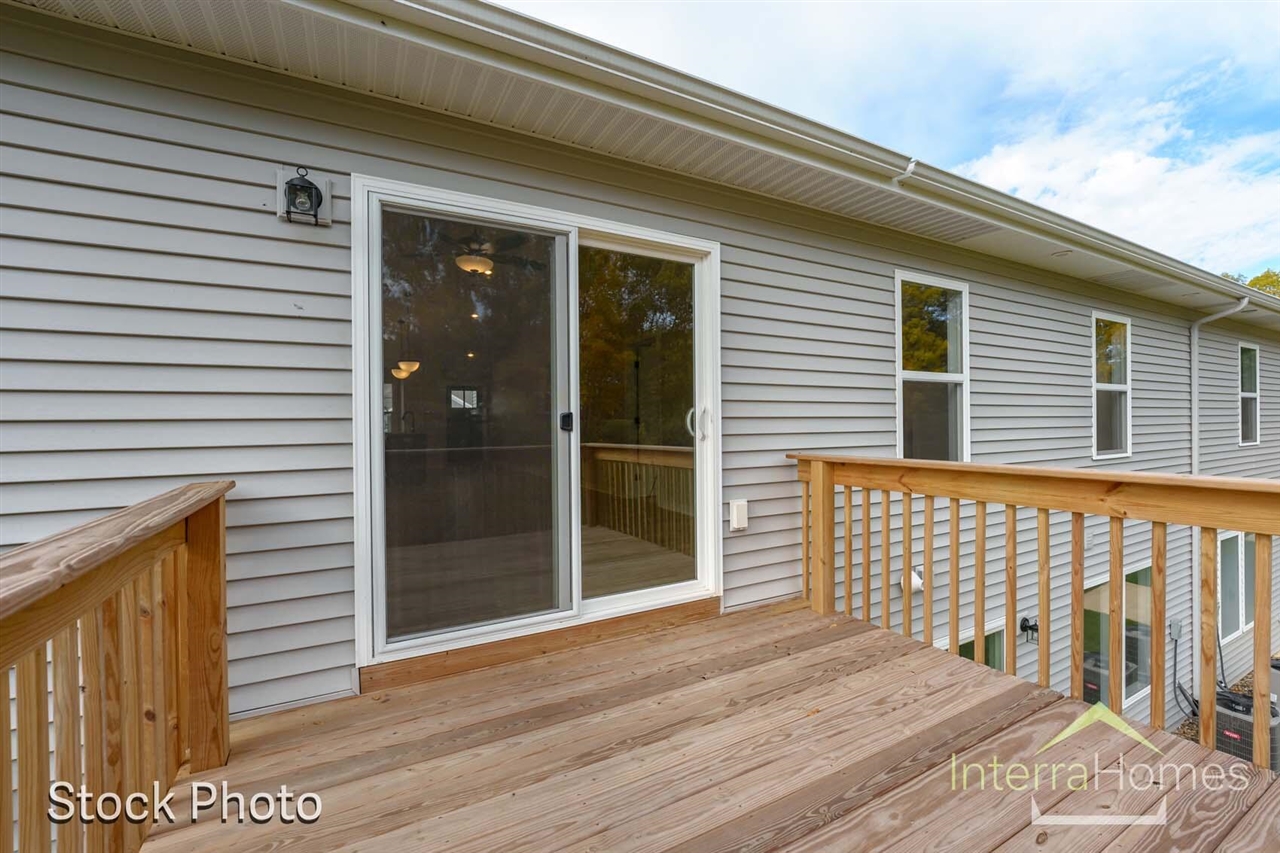 1595 N Village Circle Property Photo 13