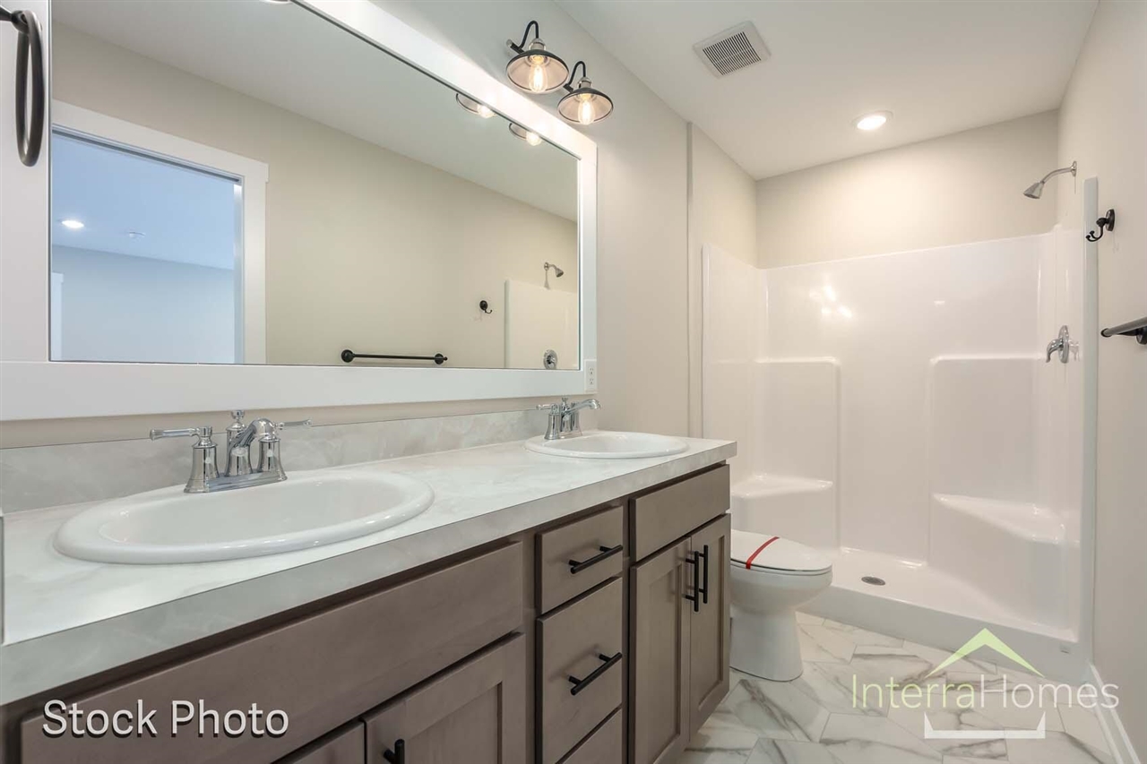 1595 N Village Circle Property Photo 16