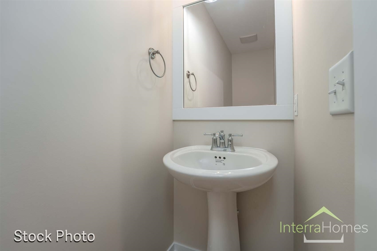1595 N Village Circle Property Photo 18