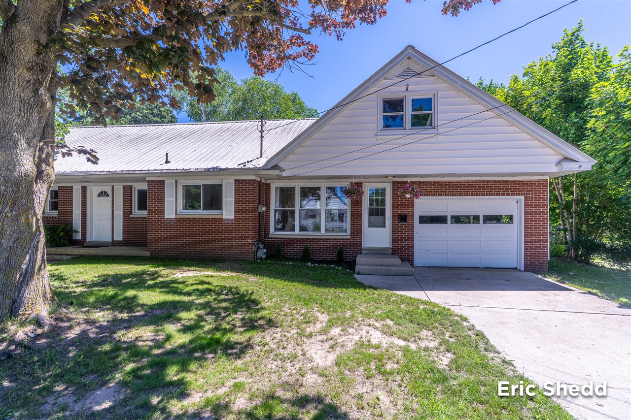 222 East Avenue Property Photo 1