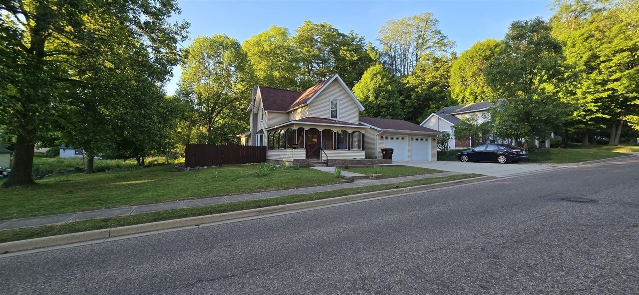 211 Forest Street Property Photo 2