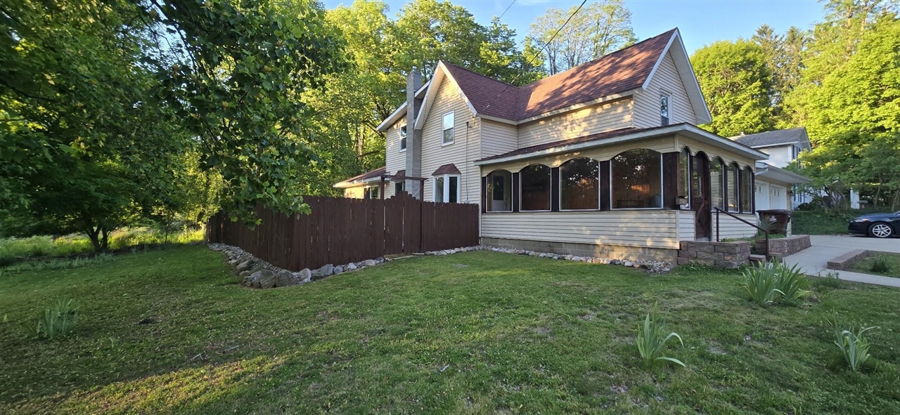 211 Forest Street Property Photo 3