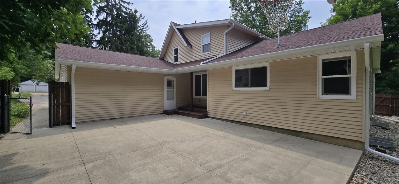 211 Forest Street Property Photo 4