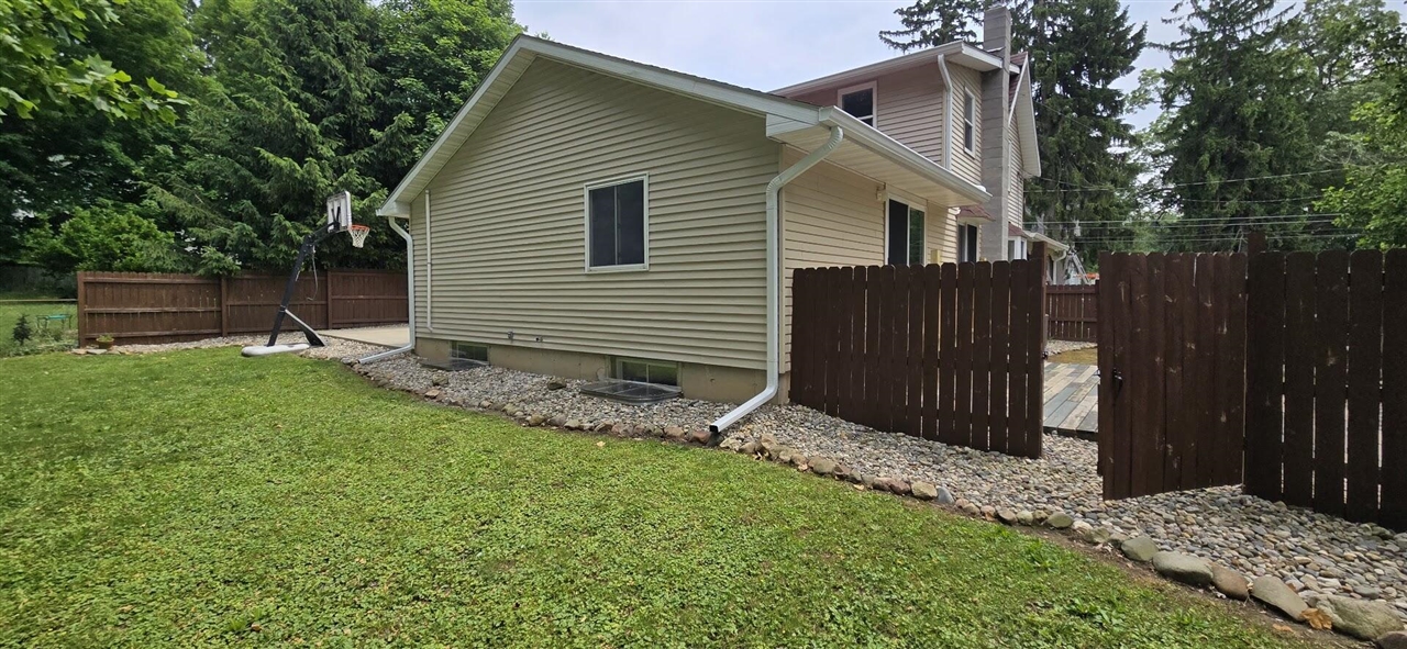 211 Forest Street Property Photo 5