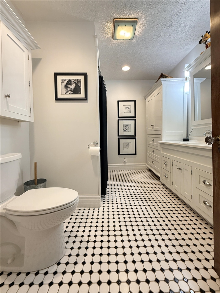 2 E Ash Street Property Photo 36