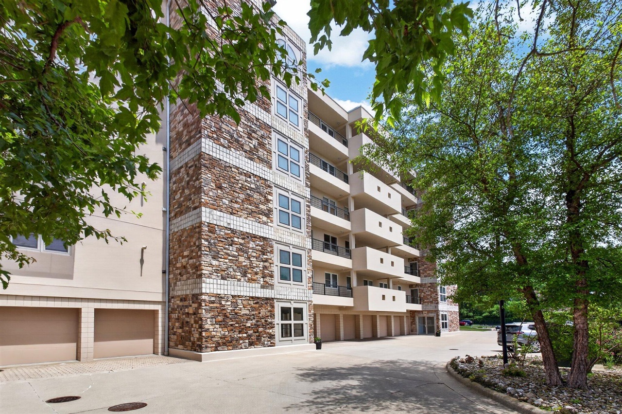 250 Water Street Property Photo 4